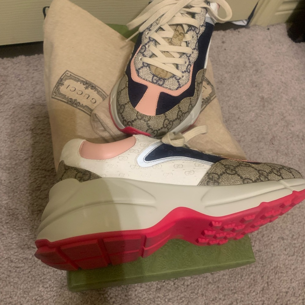 Womens Gucci Sneakers - Picture 2 of 12